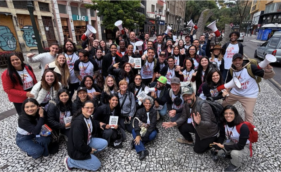 Equipe reunida antes de sair para o campo